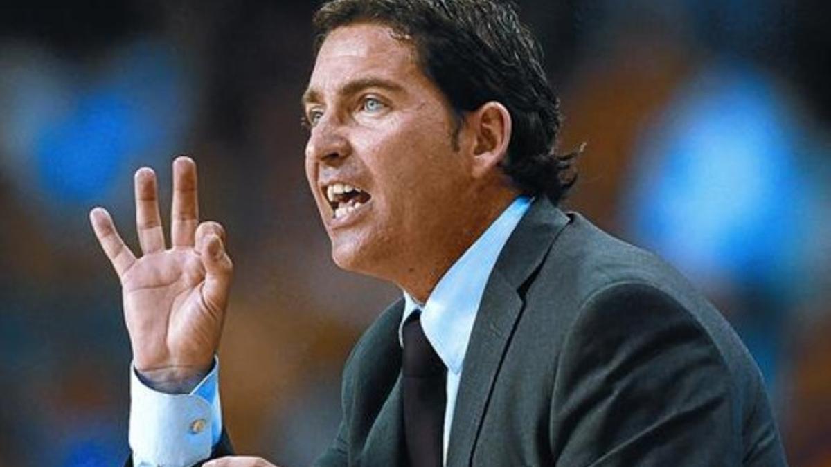 Riguroso 8 Pascual ordena una jugada a su equipo en un reciente partido de la Liga Endesa de baloncesto.