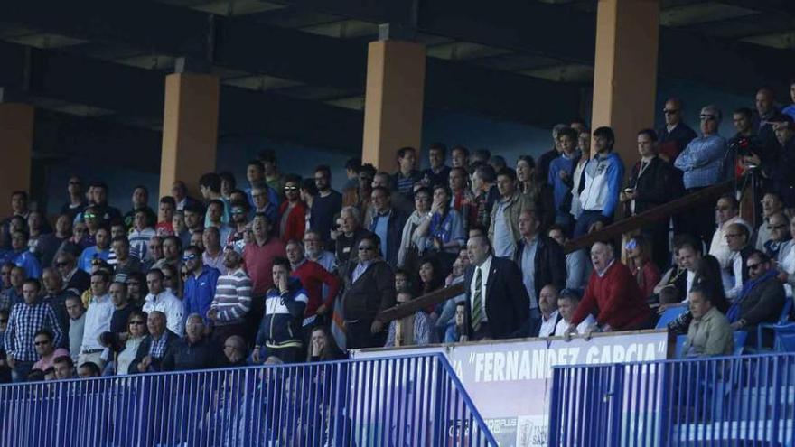 La afición eléctrica, durante el encuentro del domingo.