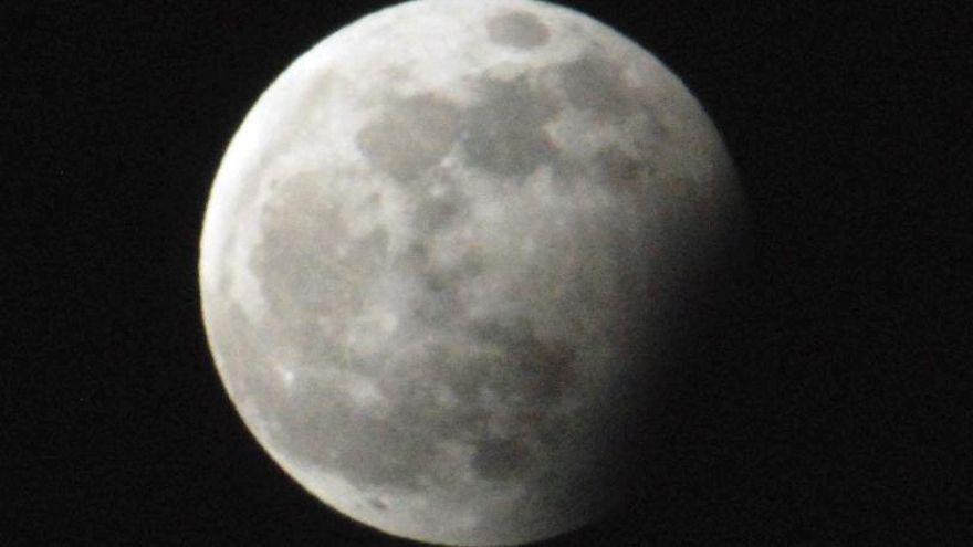 Un eclipse lunar será visible este martes desde España