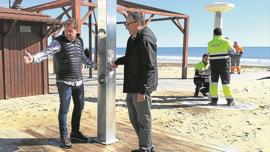 Peñíscola arregla las playas por la llegada de la Semana Santa