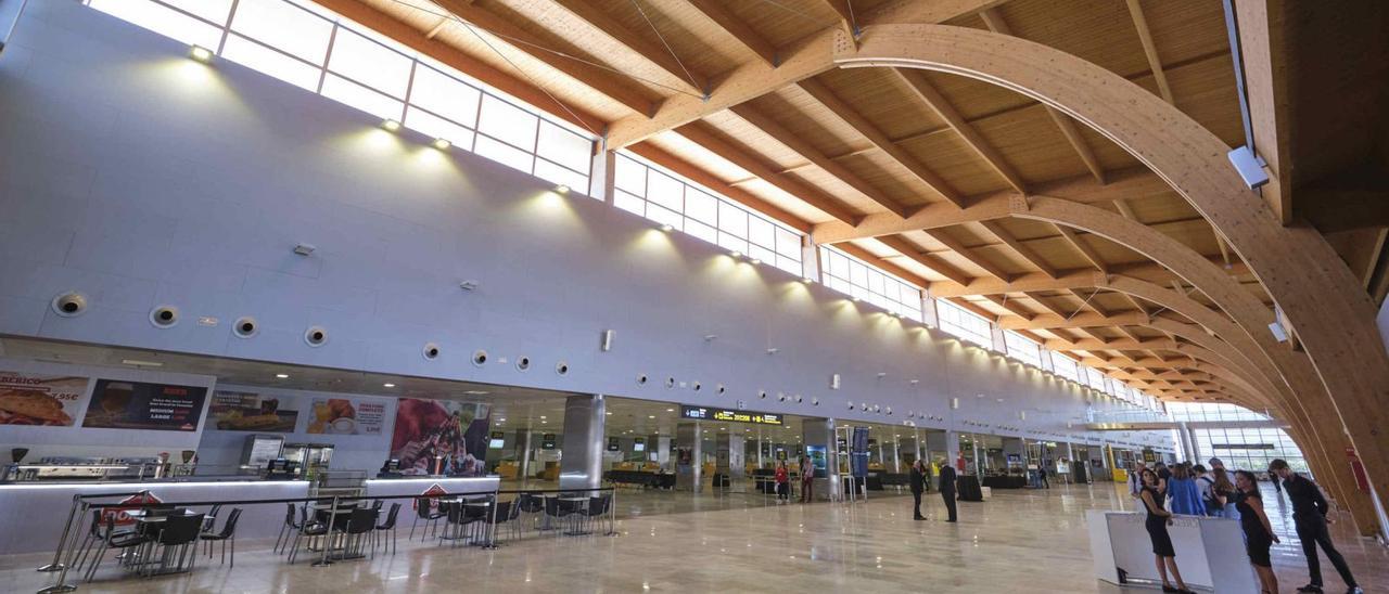 Terminal 2 de pasajeros del aeropuerto Tenerife Sur, inaugurada el pasado 25 de mayo. | | CARSTEN W. LAURITSEN