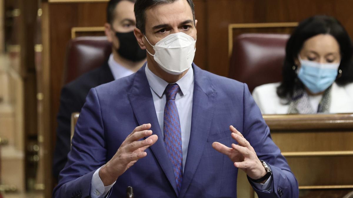 El presidente del Gobierno, Pedro Sánchez, interviene en una sesión plenaria en el Congreso