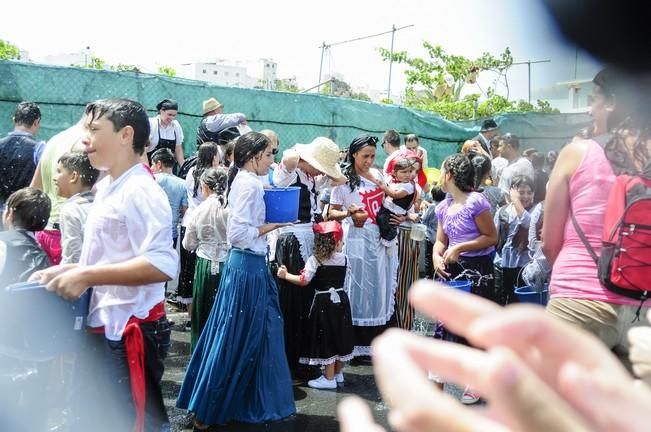 Traida Infantil del Agua de Lomo Magullo 2016