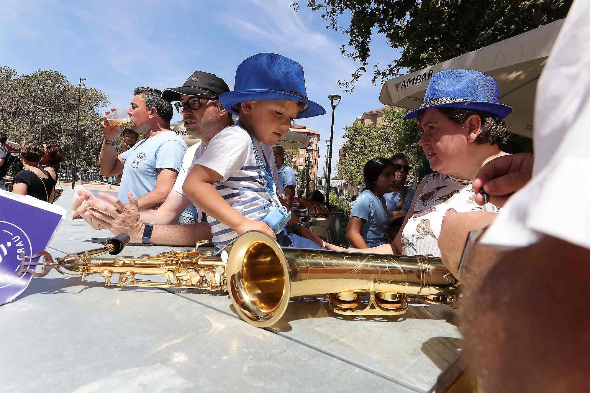 El Grau da inicio a las fiestas de Sant Pere con pólvora, bous y música