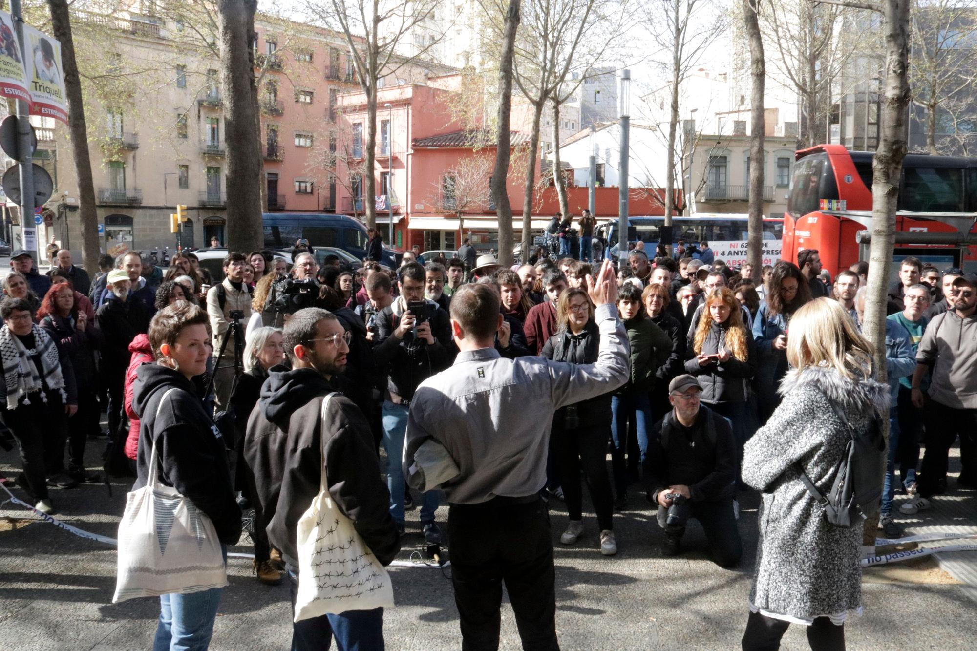 Concentració de suport als encausats pel tall de l'AVE a Girona