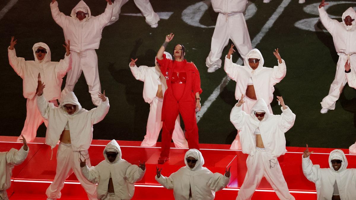 La actuación de Rihanna en la Superbowl 2023, en imágenes