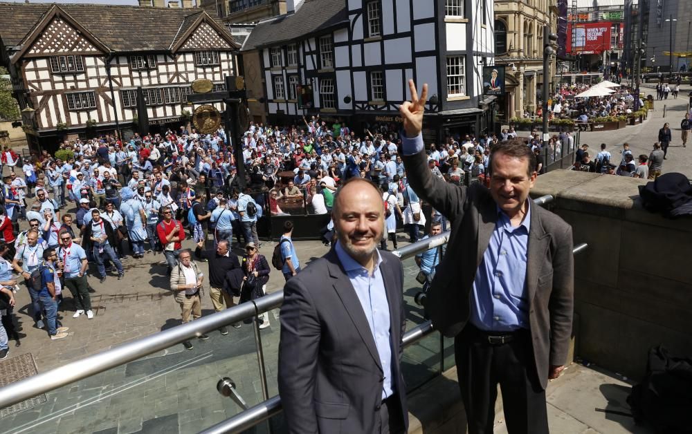 Manchester se tiñe de azul celeste