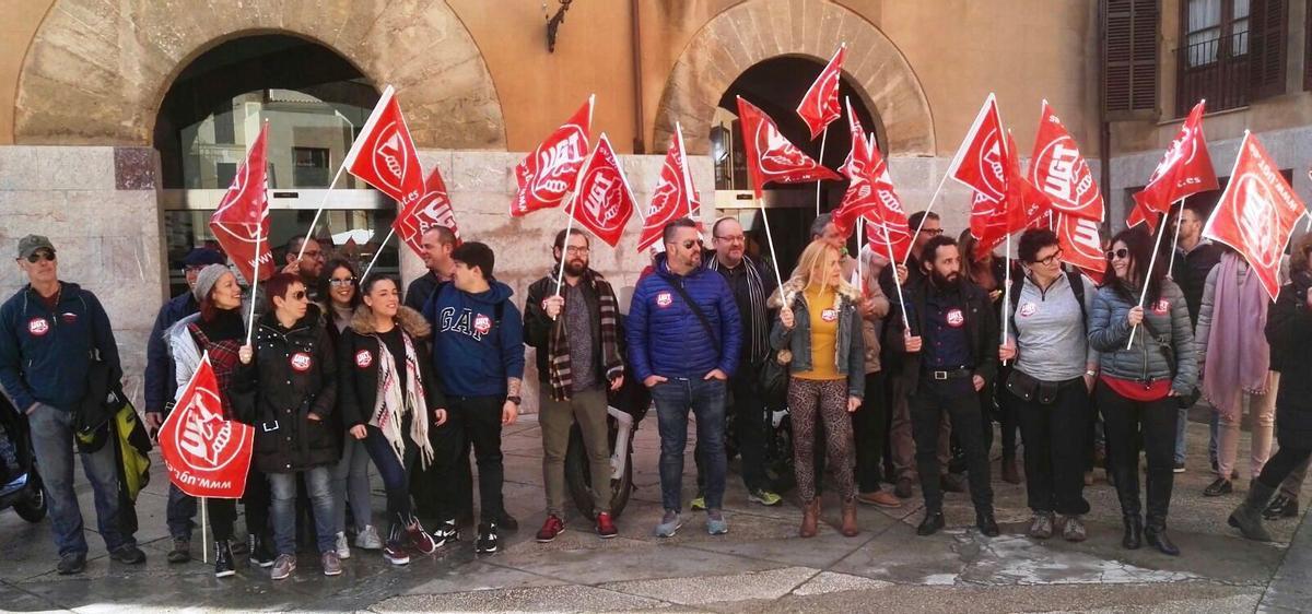 Los educadores de es Pinaret han organizado varias protestas para denunciar la situación del centro
