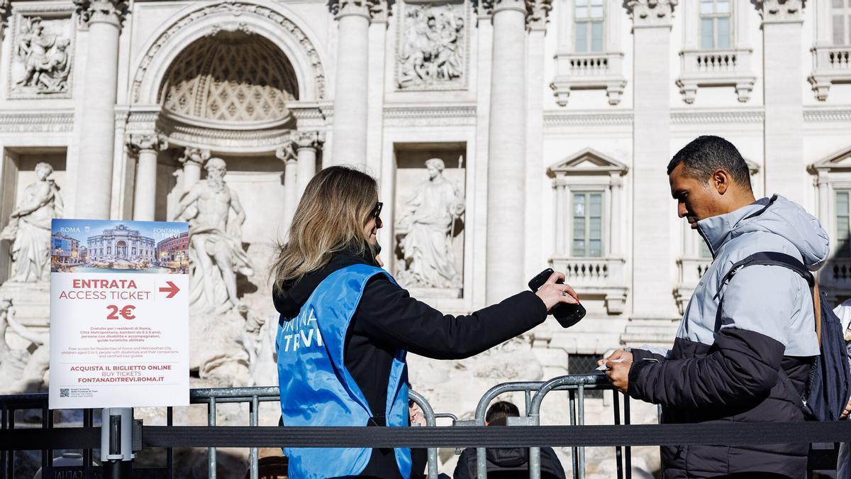 Roma cobra dos euros para acceder a la Fontana di Trevi