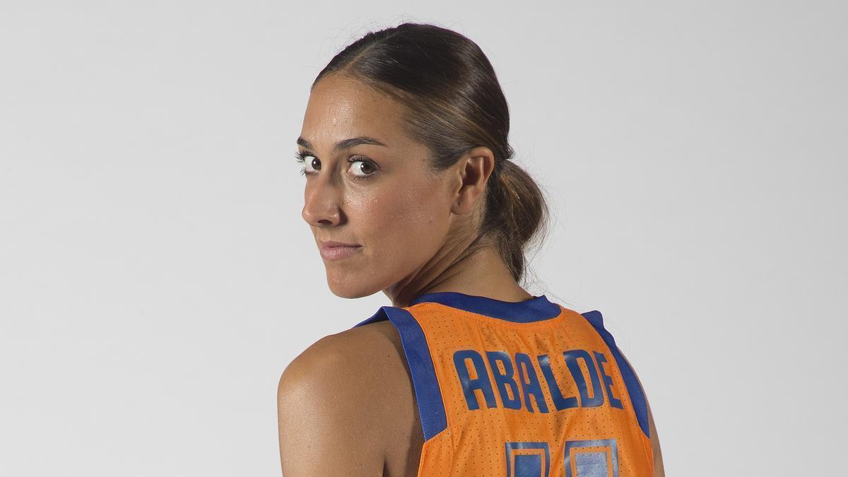 Tamara Abalde, con la camiseta 'taronja' del Valencia BC entre 2018 y 2020