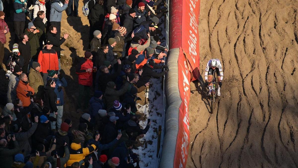 Van der Poel volvió a ganar en la Copa del Mundo