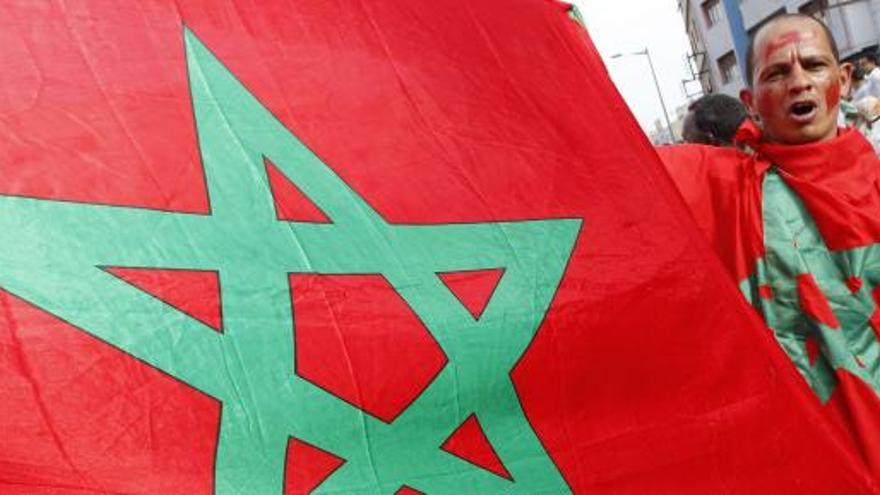 Un seguidor de Mohamed VI, durante las manifestaciones en Casablanca.