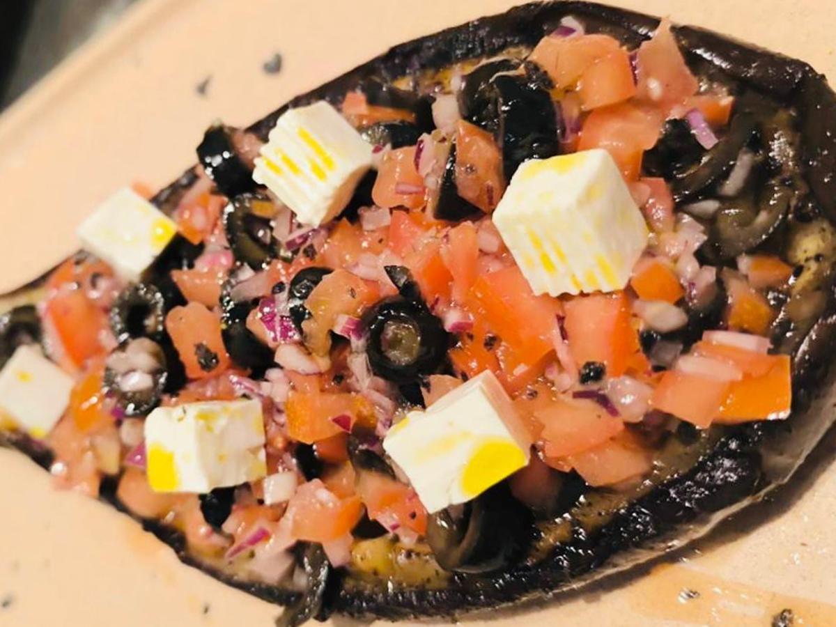 Restaurante La Cavalica (Alcantarilla): Berenjena a la brasa, vinagreta de encurtidos, Queso de Murcia DOP fresco, feta y miel picante