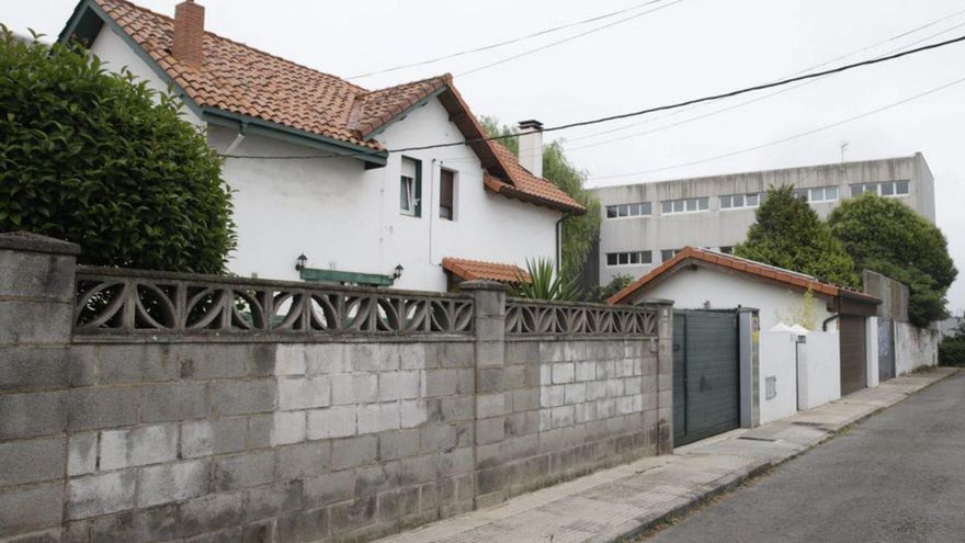 La vivienda asaltada en la calle Albéniz, en El Coto, en Gijón. | JUAN PLAZA