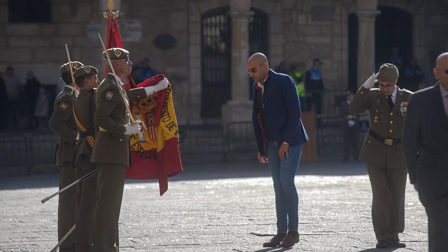 Zamora muestra fidelidad a los símbolos nacionales