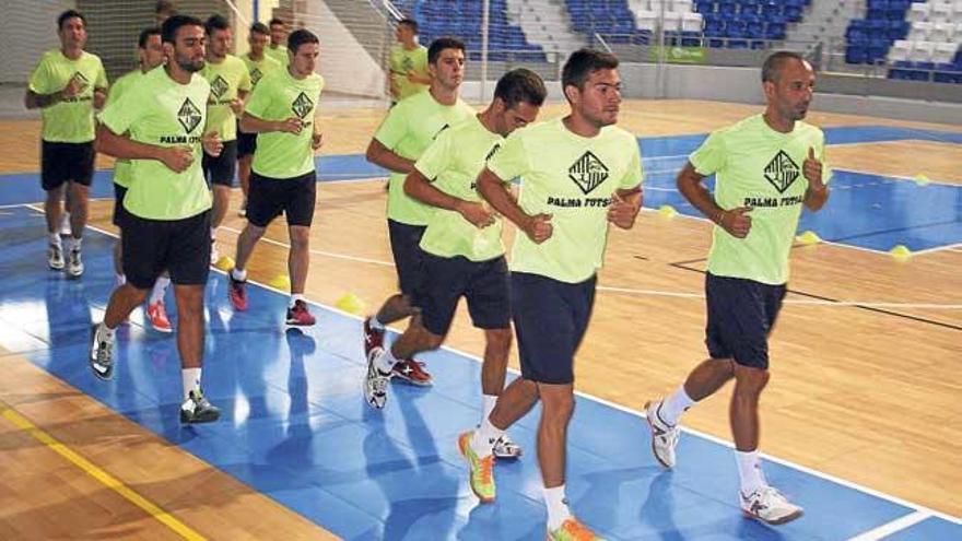 Los jugadores del Palma Futsal corriendo.