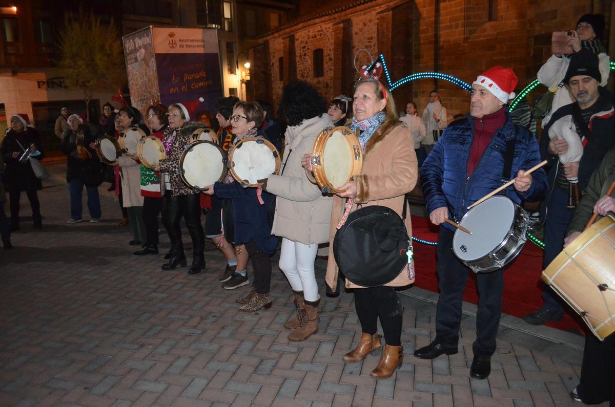 El pasacalles de folclore en Benavente, en imágenes
