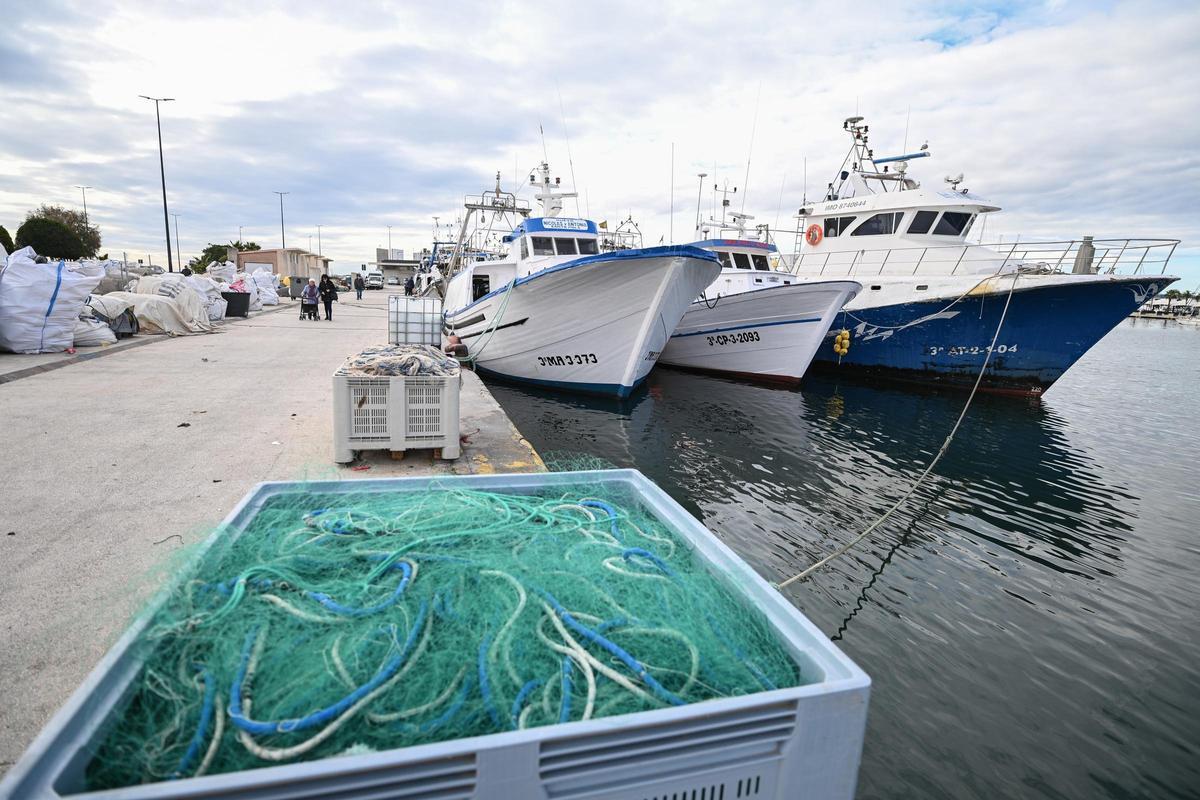 La flota pesquera alicantina amrrada contra las últimas exigencias de la Unión Europea