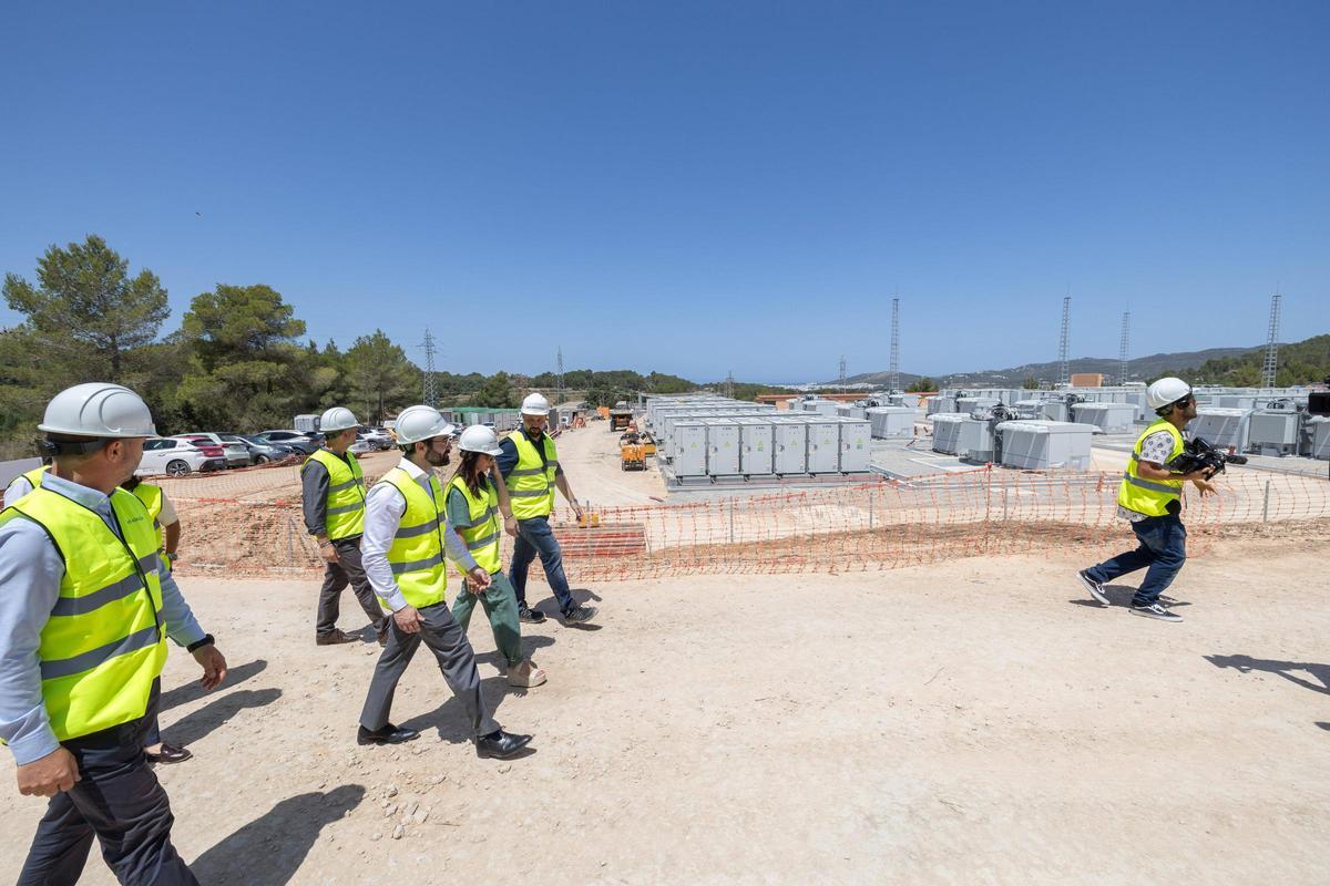 Todas las imágenes de la visita de Beatriz Corredor y Joan Groizard a la subestación eléctrica de Sant Antoni