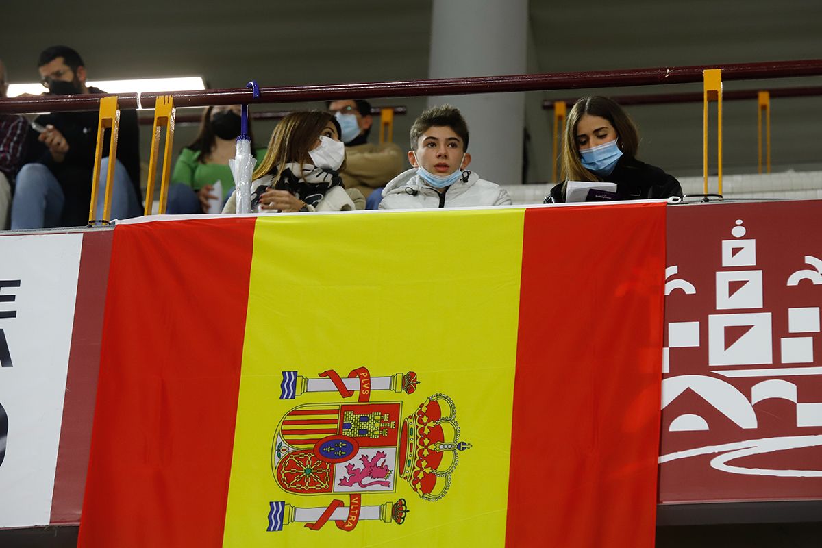 El homenaje a Felipe Reyes y el ambiente en Vista Alegre en el España - Ucrania