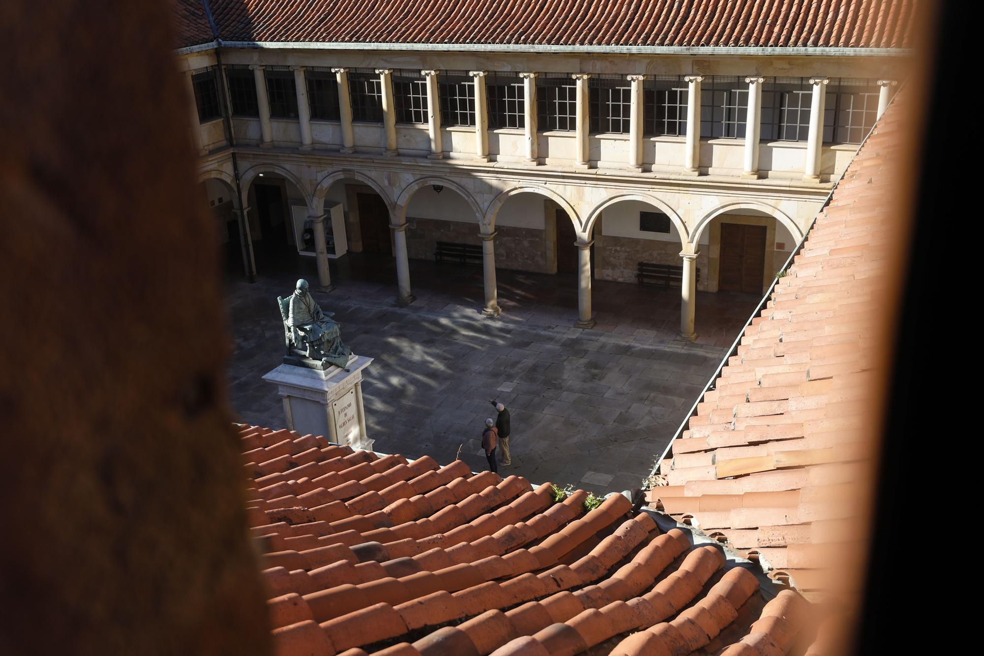 EN IMÁGENES: Los tesoros de la Universidad de Oviedo salen a la luz