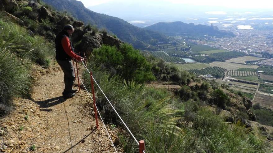Los senderos de la sierra de La Muela han sido reparados y señalizados.