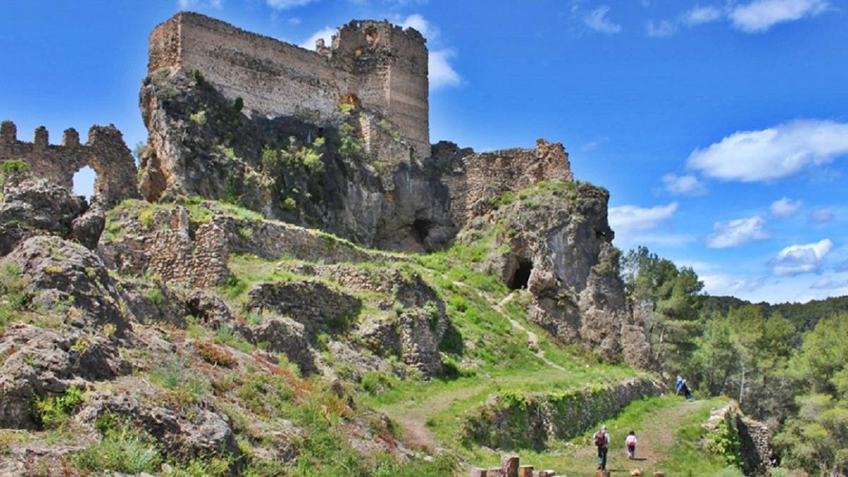 Una de las rutas permitirá conocer el castillo de Maús, en Suera.