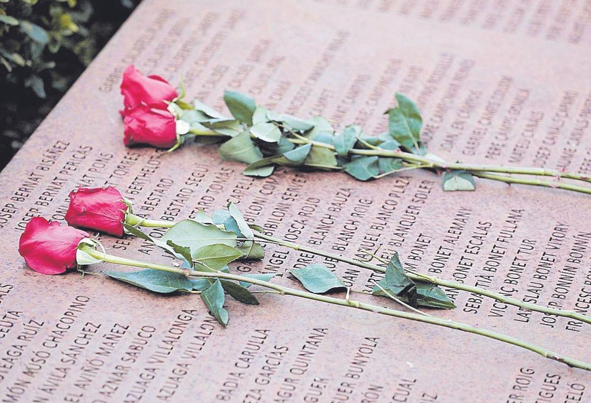 Homenaje a los represaliados durante el franquismo en el cementerio de Palma.