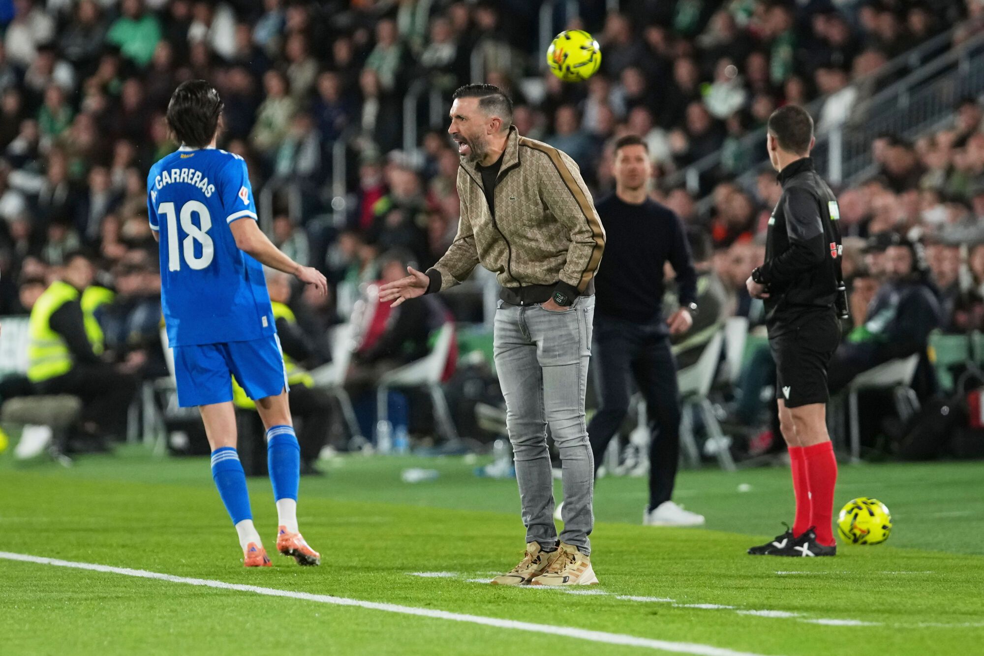 Elche's head coach Eder Sarabia reacts during the Spanish La Liga soccer match between Elche and Real Madrid in Elche, Spain, Sunday, Nov. 23, 2025. (AP Photo/Alberto Saiz)