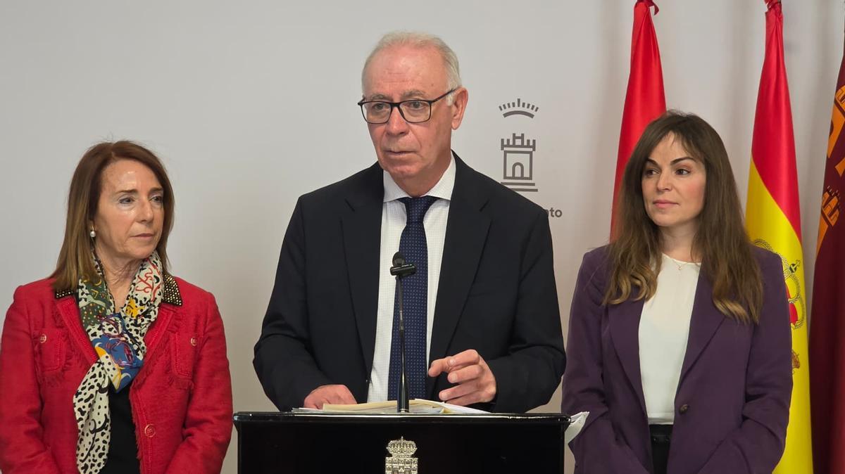 El edil de Urbanismo, Huerta y Medio Ambiente, Antonio Navarro, presenta el proyecto piloto de alquiler asequible para vivienda pública.