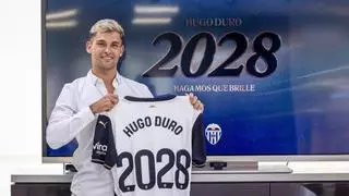 Hugo Duro renueva con el Valencia hasta 2028