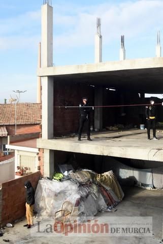 Tensión en San Pío X durante el desalojo de okupas en un edificio abandonado