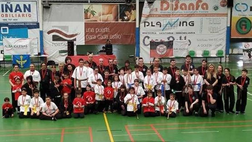 Participantes en el encuentro entre el Kung Tai y el Nei gijonés.