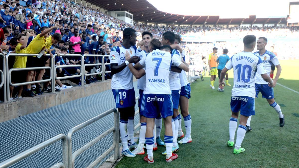 Gueye, Puche, Fuentes y Lluís López rodean a Grau tras su gol al Villarreal B.