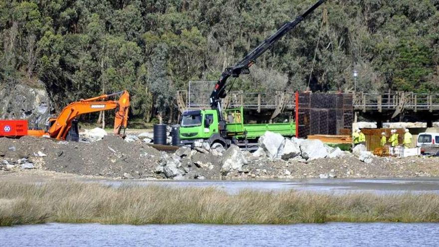 La obra de la Poza de Navia avanza y podría estar lista &quot;a finales del mes de abril&quot;