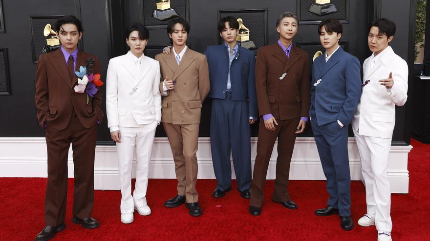 BTS anuncian que harán servicio militar y se reunirán de nuevo en 2025.