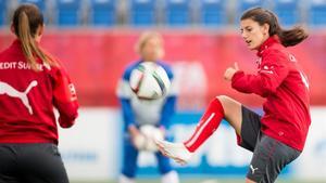 Florijana Ismaili, en un entrenamiento de Suiza en el Mundial del 2015.