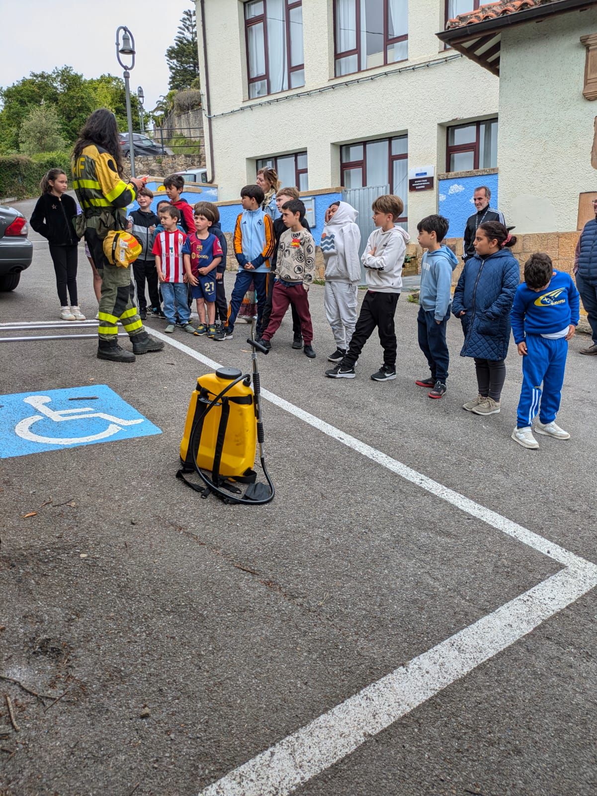 Taller en el colegio de Lastres sobre el uso adecuado de las pantallas