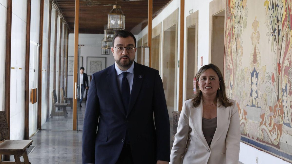 Adrián Barbón y María Calvo en la Asamblea de FADE
