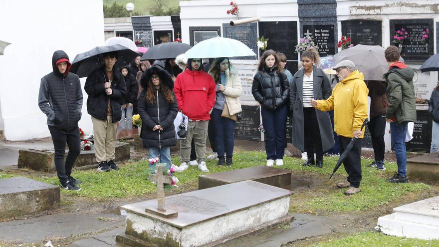 El instituto gijonés que se fue de excursión al cementerio para reflexionar sobre la muerte