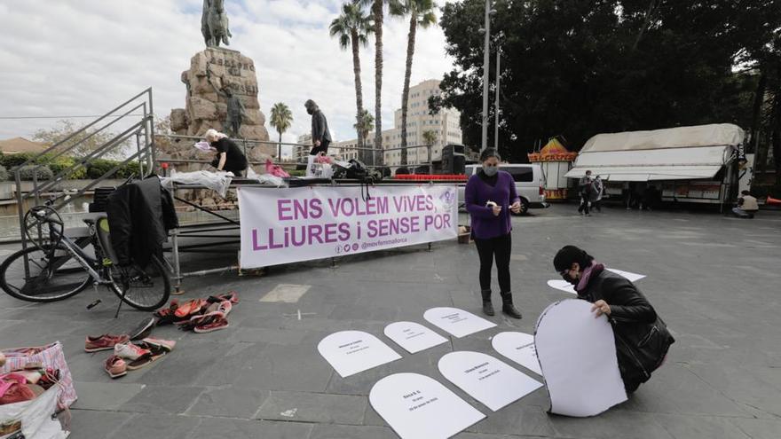 Mallorca guarda un minuto de silencio por las víctimas de la violencia de género