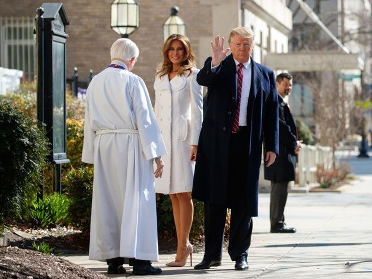 Melania Trump junto con su esposo en la misa celebrada por el Día de San Patricio.