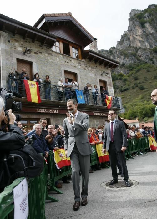 El Rey, impresionado con la "fabrica de luz" de Somiedo