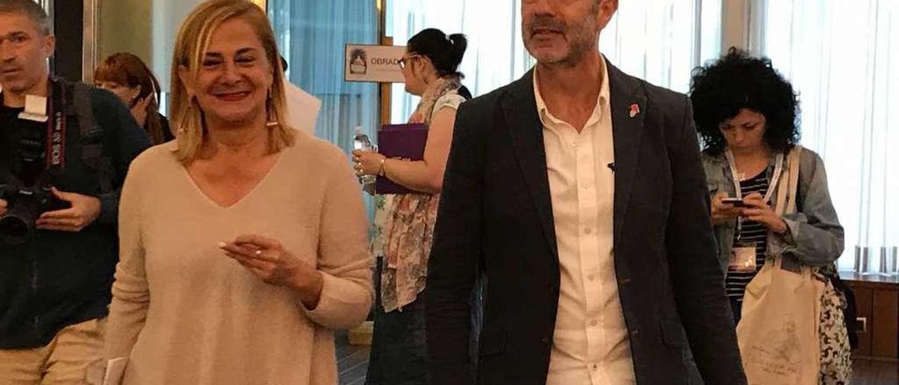 Lorente con la presidenta de la Diputación en la apertura de las jornadas sobre violencia machista.