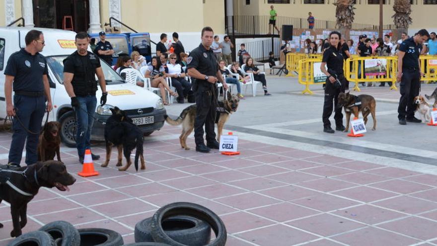 La Plaza de España de Cieza acogió la II Exhibición Canina Policial ´Ciudad de Cieza´