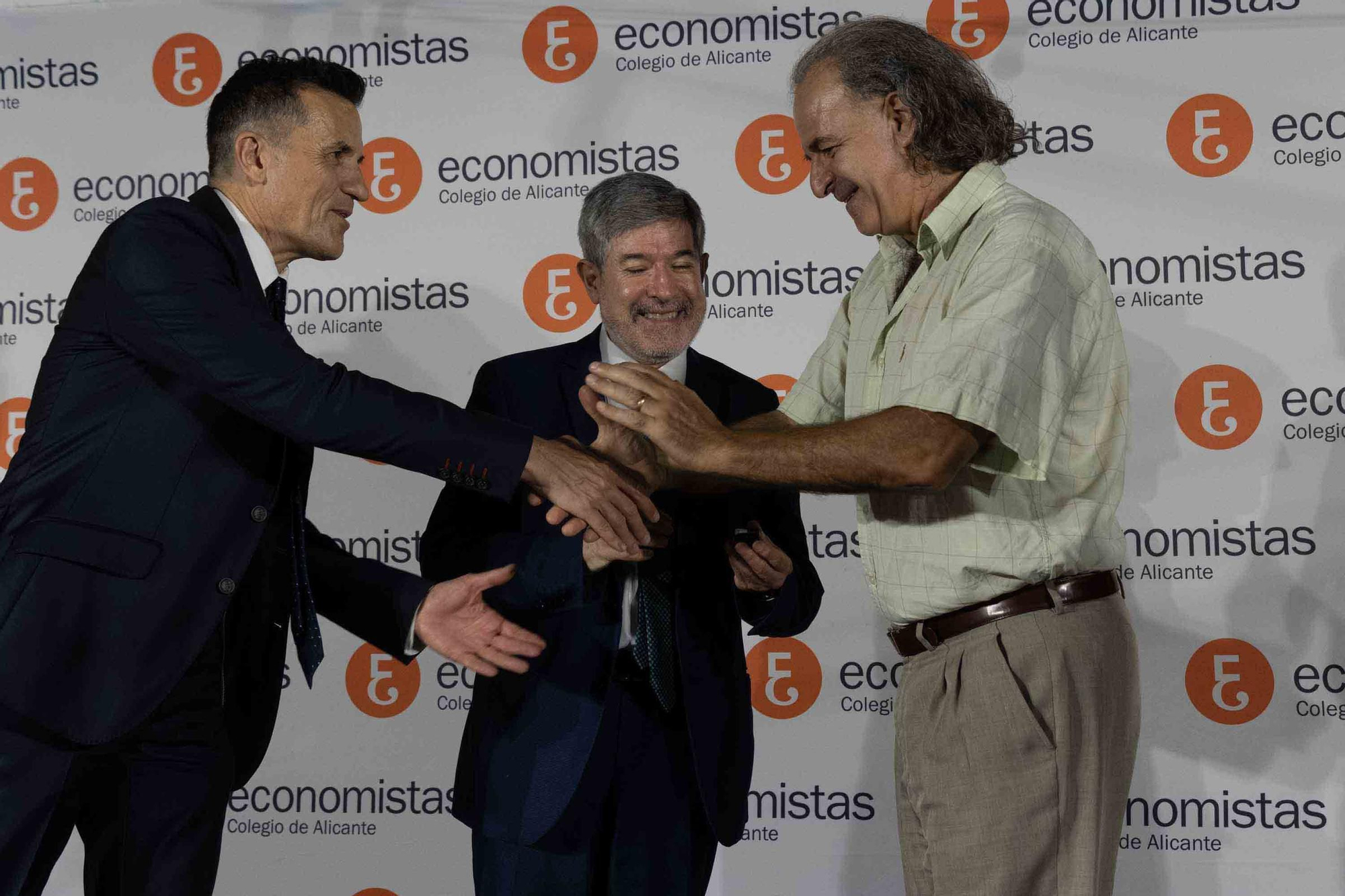 El Colegio de Economistas de Alicante celebra su cena anual en honor a su patrón