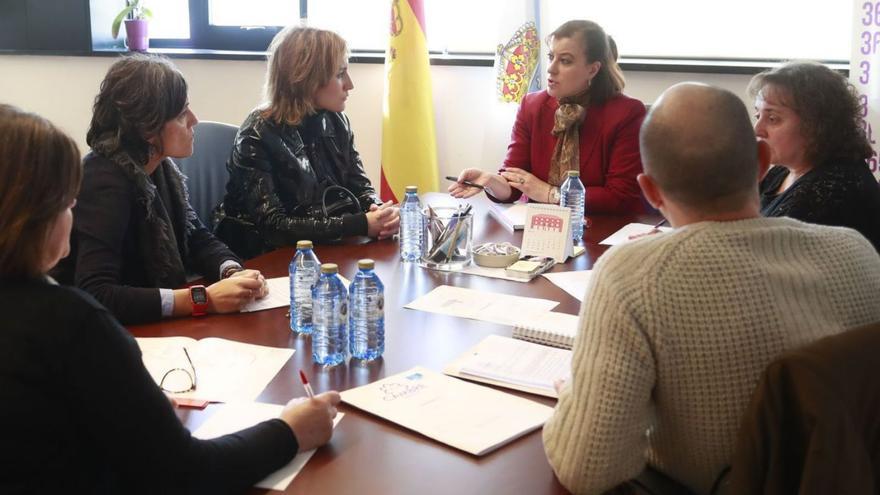 Las concejalas de Servicios Sociales de Cambre y Carral, y la secretaria xeral de Igualdade, en 2020. | // L. O.