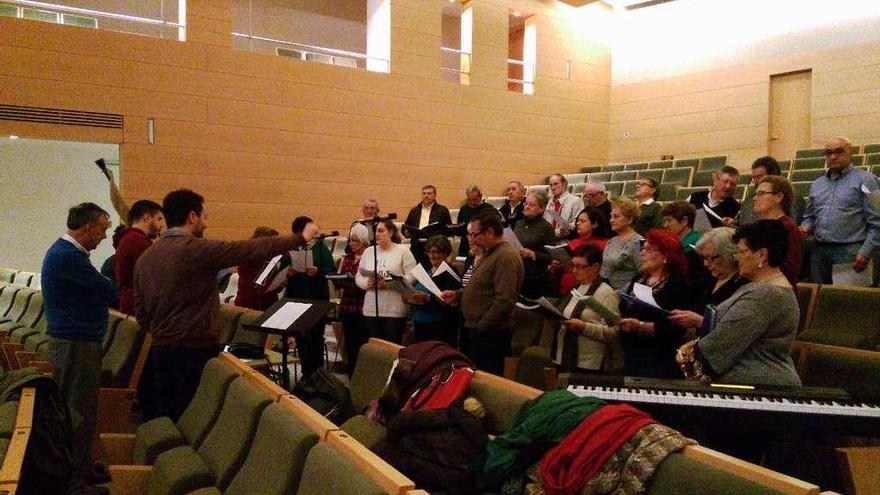 Un momento de la grabación, en el Auditorio do Carballiño. // FdV