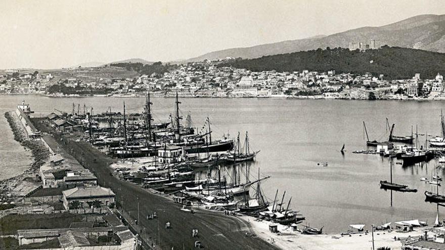 Hafenansicht von Palma aus dem Jahr 1923, heute als Alte Mole bekannt, fotografiert von J. Truyol.