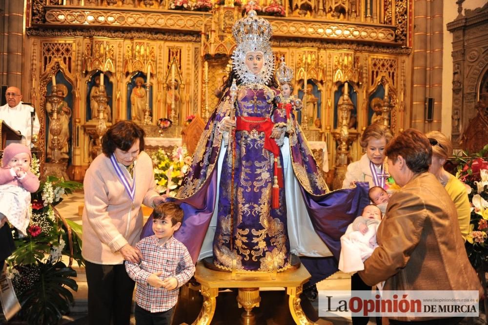 Bajo el manto de la Virgen